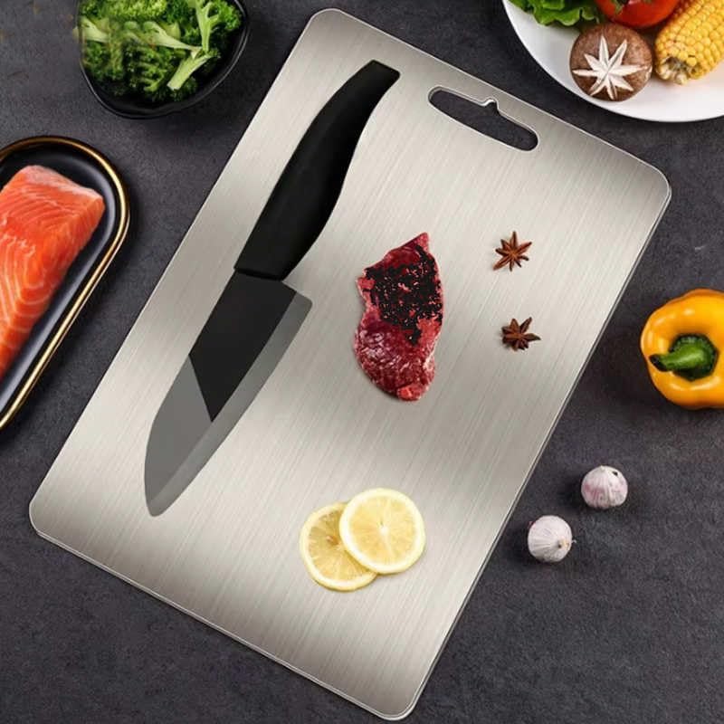 Titanium Chopping Board | لوح تقطيع التيتانيوم